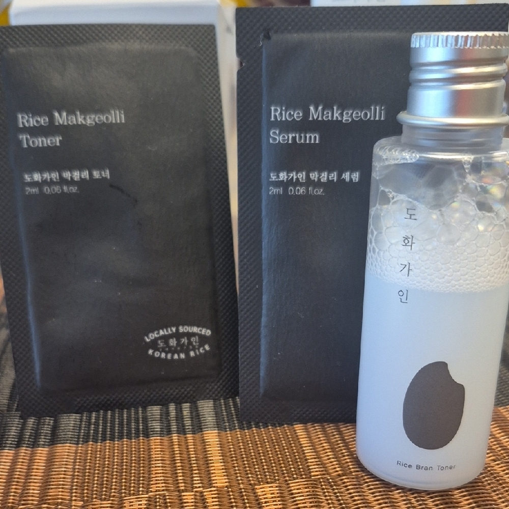 Hugging Skin Tint - Airy Bloom - Picture 5 of 5